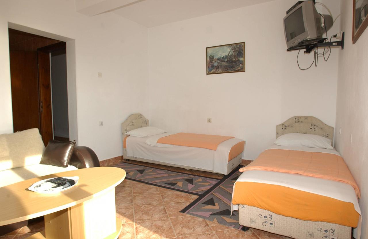 Mm Kovacevic Apartments Petrovac na moru Exterior foto